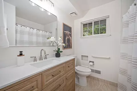 Bath - 1338 Meredith Way, Carmichael, CA 95608 photo 1 of 4
