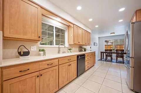 Kitchen - 1338 Meredith Way, Carmichael, CA 95608 photo 5 of 7
