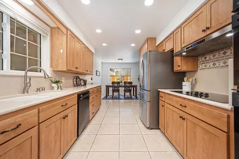 Kitchen - 1338 Meredith Way, Carmichael, CA 95608 photo 6 of 7
