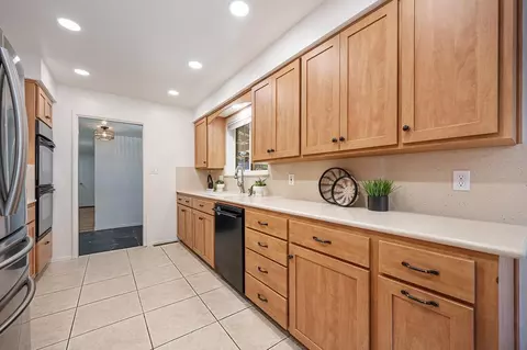 Kitchen - 1338 Meredith Way, Carmichael, CA 95608 photo 3 of 7