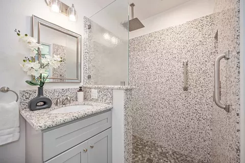 Bath - 1338 Meredith Way, Carmichael, CA 95608 photo 4 of 4