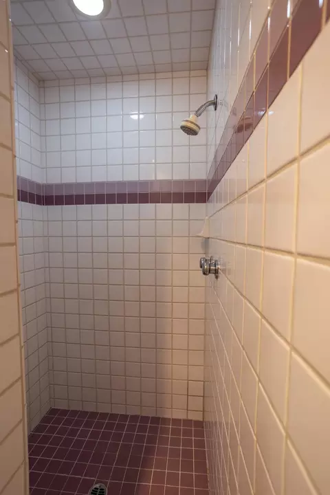 Bath - 7306 Hillcrest Dr, Modesto, CA 95356 photo 4 of 8