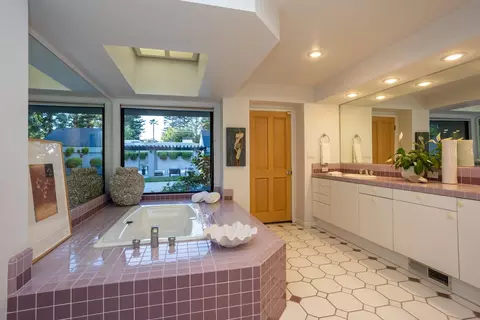 Bath - 7306 Hillcrest Dr, Modesto, CA 95356 photo 1 of 8