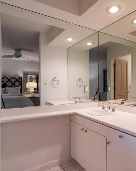 Bath - 7306 Hillcrest Dr, Modesto, CA 95356 photo 6 of 8