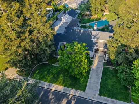 View/Area - 7306 Hillcrest Dr, Modesto, CA 95356 photo 2 of 4