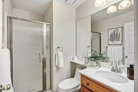 Bath - 3044 Florinda Ln, Davis, CA 95618 photo 5 of 5