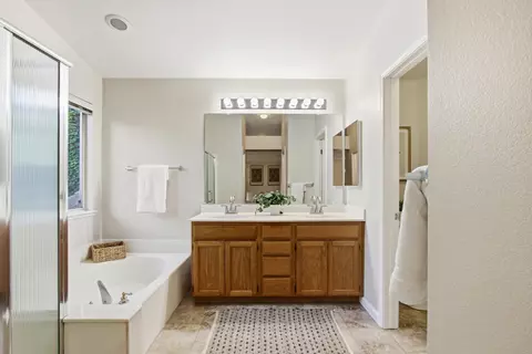 Bath - 3044 Florinda Ln, Davis, CA 95618 photo 1 of 5