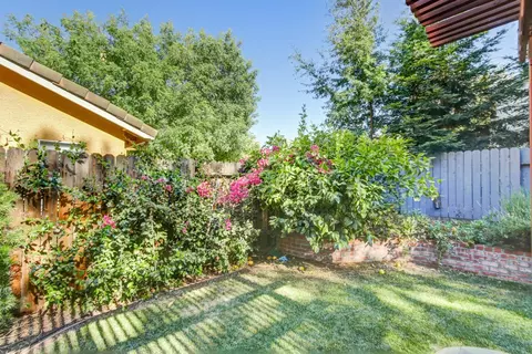 Exterior - 3044 Florinda Ln, Davis, CA 95618 photo 4 of 8
