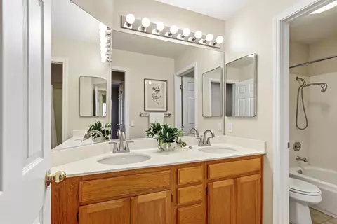 Bath - 3044 Florinda Ln, Davis, CA 95618 photo 3 of 5
