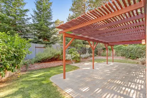 Exterior - 3044 Florinda Ln, Davis, CA 95618 photo 2 of 8