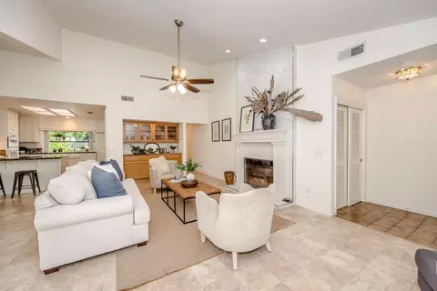 962 W Cross St, Woodland, CA 95695