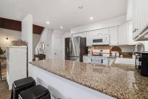 Kitchen - 4061 Cedar Dr, Georgetown, CA 95634 photo 5 of 7