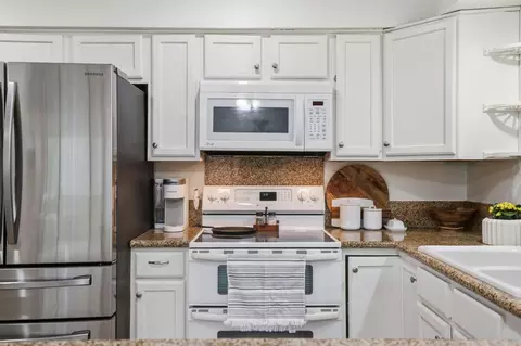 Kitchen - 4061 Cedar Dr, Georgetown, CA 95634 photo 6 of 7