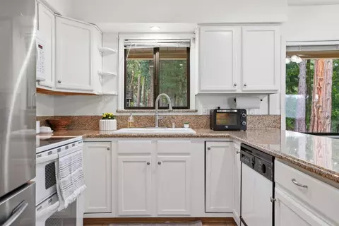 Kitchen - 4061 Cedar Dr, Georgetown, CA 95634 photo 3 of 7