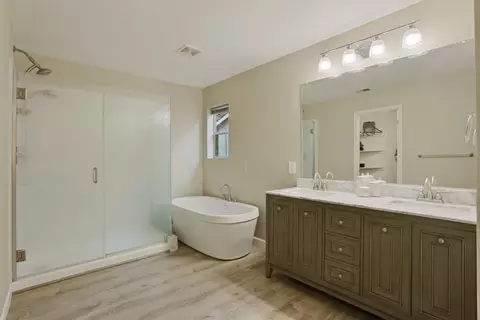 Bath - 235 La Monte Ln, Tracy, CA 95377 photo 2 of 5