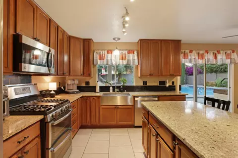 Kitchen - 235 La Monte Ln, Tracy, CA 95377 photo 6 of 8