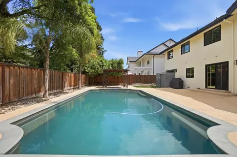 Exterior - 909 Opal Ln, Ripon, CA 95366 photo 10 of 12