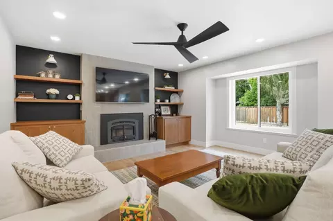Living - 909 Opal Ln, Ripon, CA 95366 photo 6 of 7