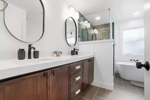 Bath - 909 Opal Ln, Ripon, CA 95366 photo 4 of 7