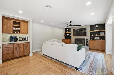 Living - 909 Opal Ln, Ripon, CA 95366 photo 5 of 7