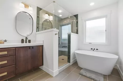 Bath - 909 Opal Ln, Ripon, CA 95366 photo 5 of 7