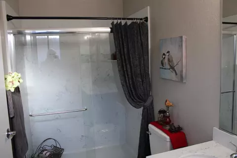 Bath - 1210 Michelle Ave, Tracy, CA 95376 photo 2 of 2