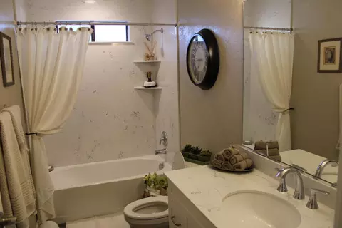 Bath - 1210 Michelle Ave, Tracy, CA 95376 photo 1 of 2