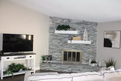 Living - 1210 Michelle Ave, Tracy, CA 95376 photo 2 of 2
