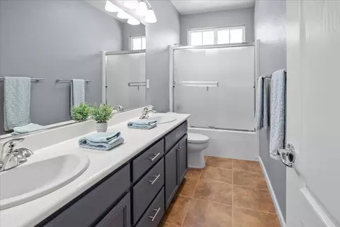Bath - 1971 Amatchi Dr, Tracy, CA 95304 photo 2 of 6
