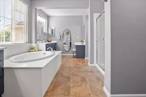 Bath - 1971 Amatchi Dr, Tracy, CA 95304 photo 3 of 6