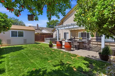 Exterior - 102 Henry Ct, Tracy, CA 95376 photo 5 of 7