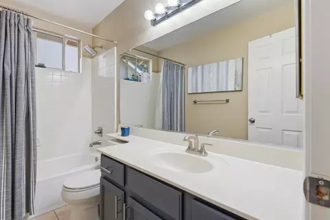 Bath - 102 Henry Ct, Tracy, CA 95376 photo 1 of 4