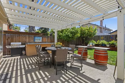 Exterior - 102 Henry Ct, Tracy, CA 95376 photo 4 of 7