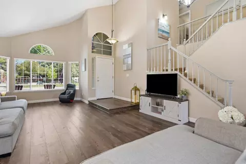 Living - 102 Henry Ct, Tracy, CA 95376 photo 1 of 2