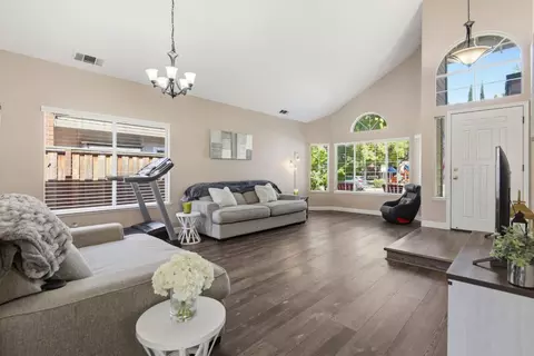 Living - 102 Henry Ct, Tracy, CA 95376 photo 2 of 2