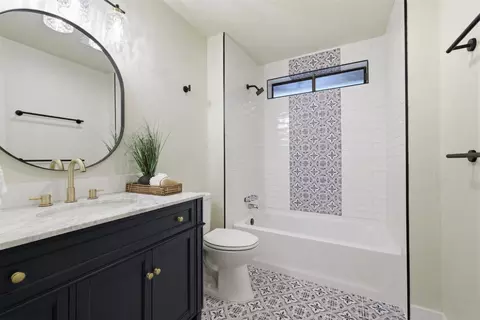 Bath - 21923 Sawmill Flat Rd, Sonora, CA 95370 photo 2 of 2