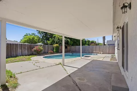 Exterior - 3210 Shamrock Ave, Merced, CA 95340 photo 4 of 6