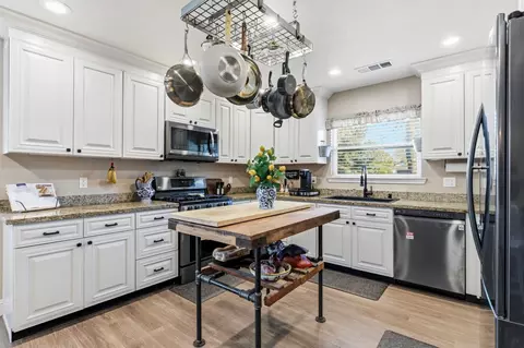 Kitchen - 33 E Pne, Stockton, CA 95204 photo 3 of 4