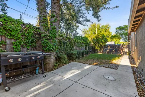 Exterior - 33 E Pne, Stockton, CA 95204 photo 6 of 7