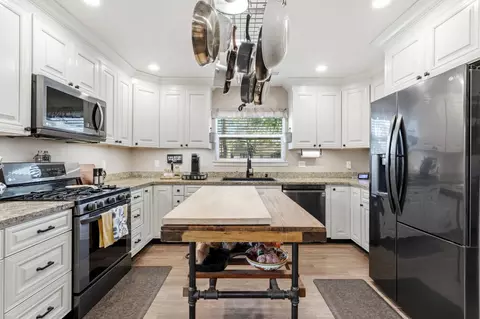 Kitchen - 33 E Pne, Stockton, CA 95204 photo 1 of 4
