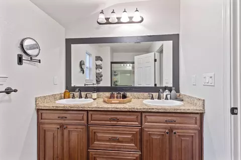 Bath - 33 E Pne, Stockton, CA 95204 photo 1 of 2