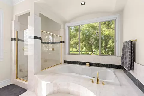 Bath - 4300 Cognac Ct, Loomis, CA 95650 photo 4 of 5