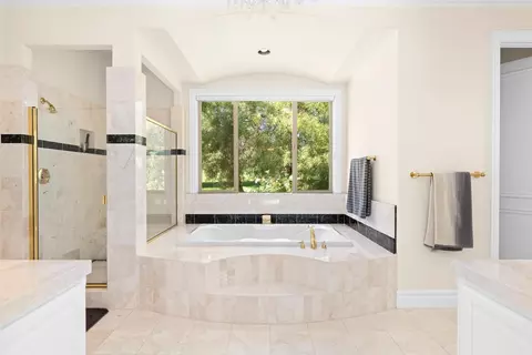 Bath - 4300 Cognac Ct, Loomis, CA 95650 photo 2 of 5