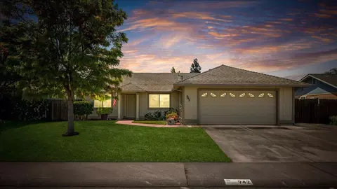 942 Ayers Ln, Galt, CA 95632
