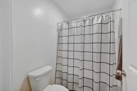 Bath - 3159 Declaration Ave, Lincoln, CA 95648 photo 2 of 2