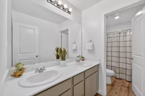 Bath - 3159 Declaration Ave, Lincoln, CA 95648 photo 1 of 2