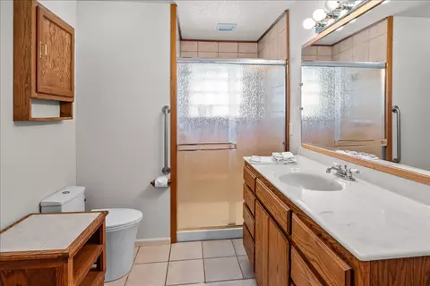 Bath - 893 Wetherbee Ave, Manteca, CA 95337 photo 4 of 4