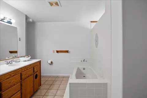 Bath - 893 Wetherbee Ave, Manteca, CA 95337 photo 1 of 4