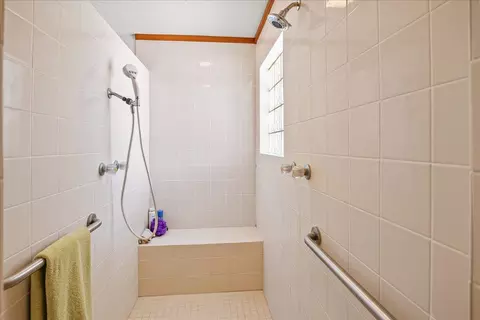 Bath - 893 Wetherbee Ave, Manteca, CA 95337 photo 3 of 4