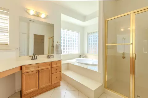 Bath - 27083 Lillegard Ct, Tracy, CA 95304 photo 5 of 6